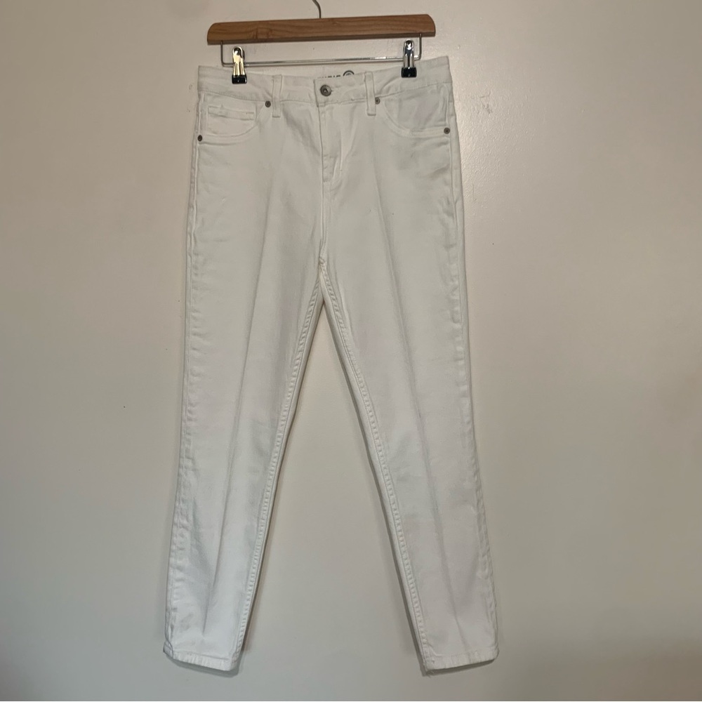 Max Studio Indigo women's high-rise slim straight white jeans in size 8
